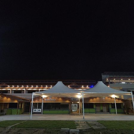 Yanam Resorts 外观 照片